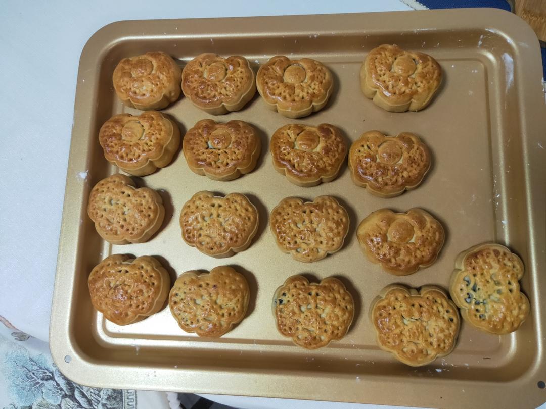 广式月饼—蛋黄莲蓉月饼