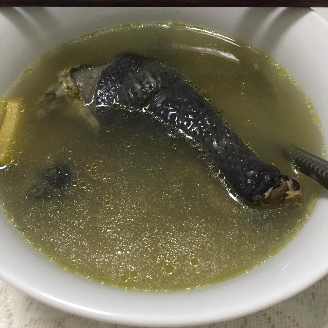 枸杞红枣乌鸡汤