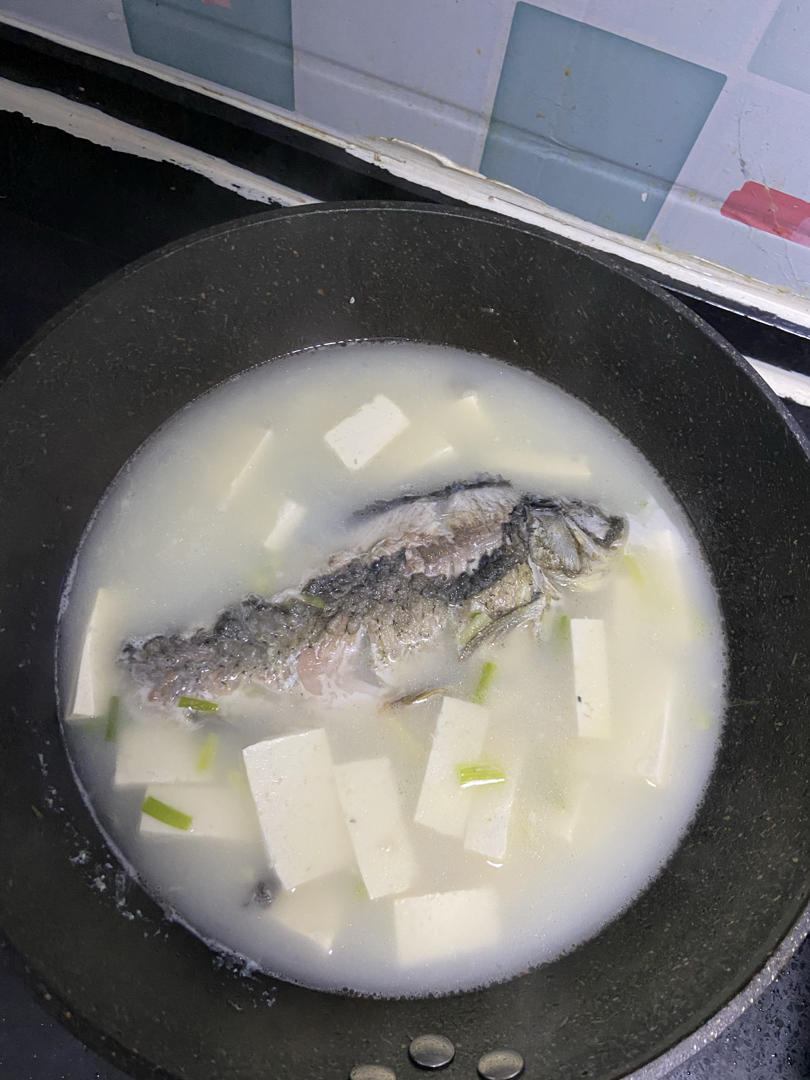 奶白鲫鱼豆腐汤|一条鱼最后的温柔