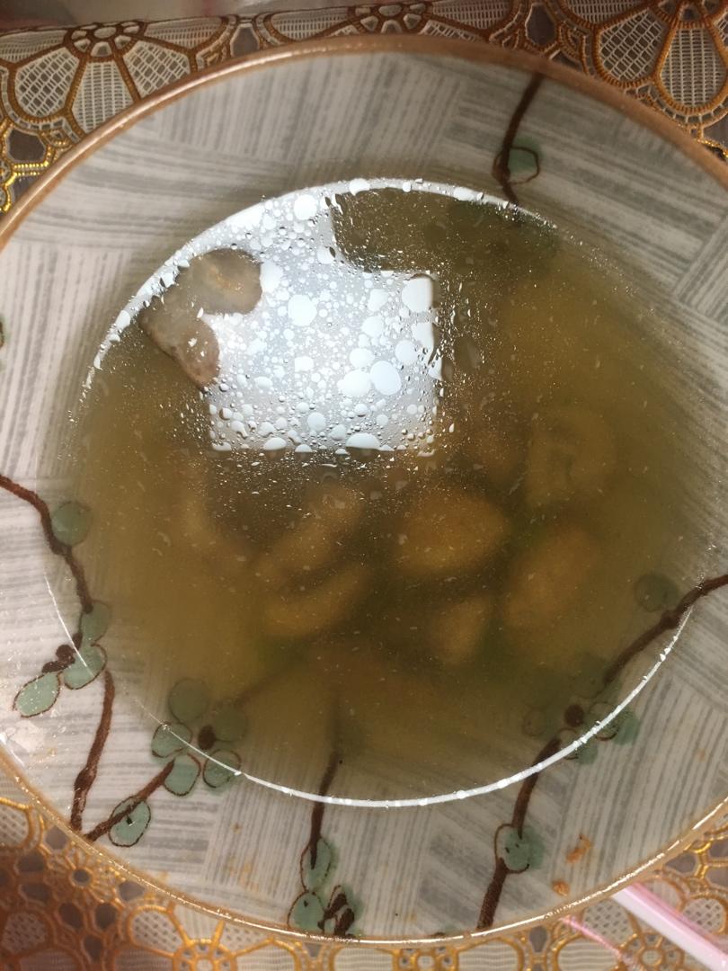 鲜掉眉毛口蘑汤