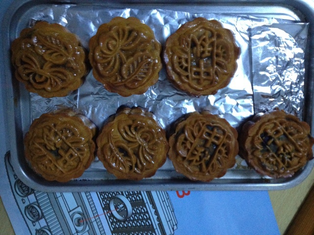 广式蛋黄莲蓉月饼