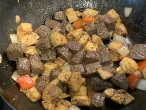 牛肉嫩度💯的黑椒杏鲍菇炒牛肉粒的做法 步骤8