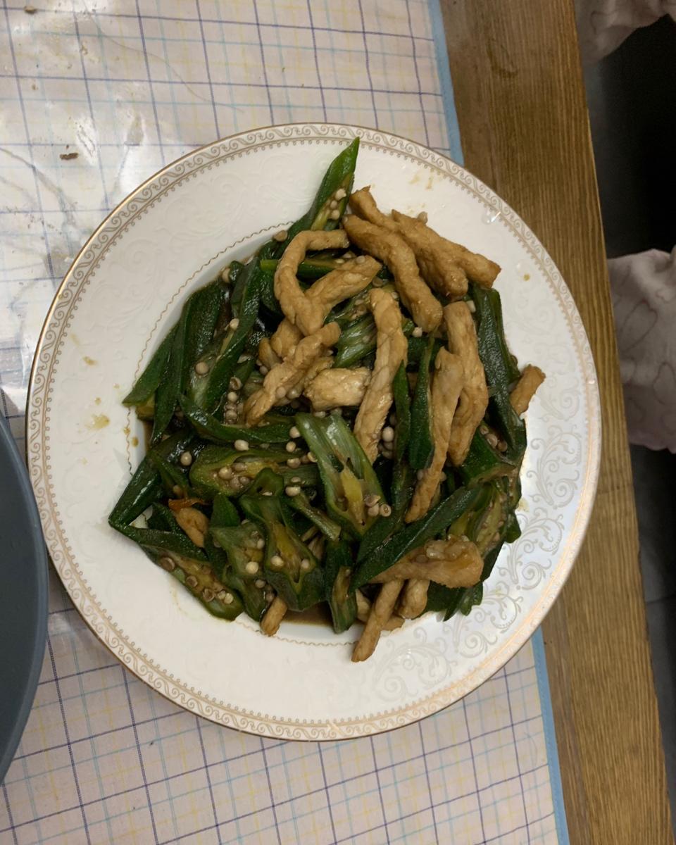 超级下饭的秋葵小炒肉
