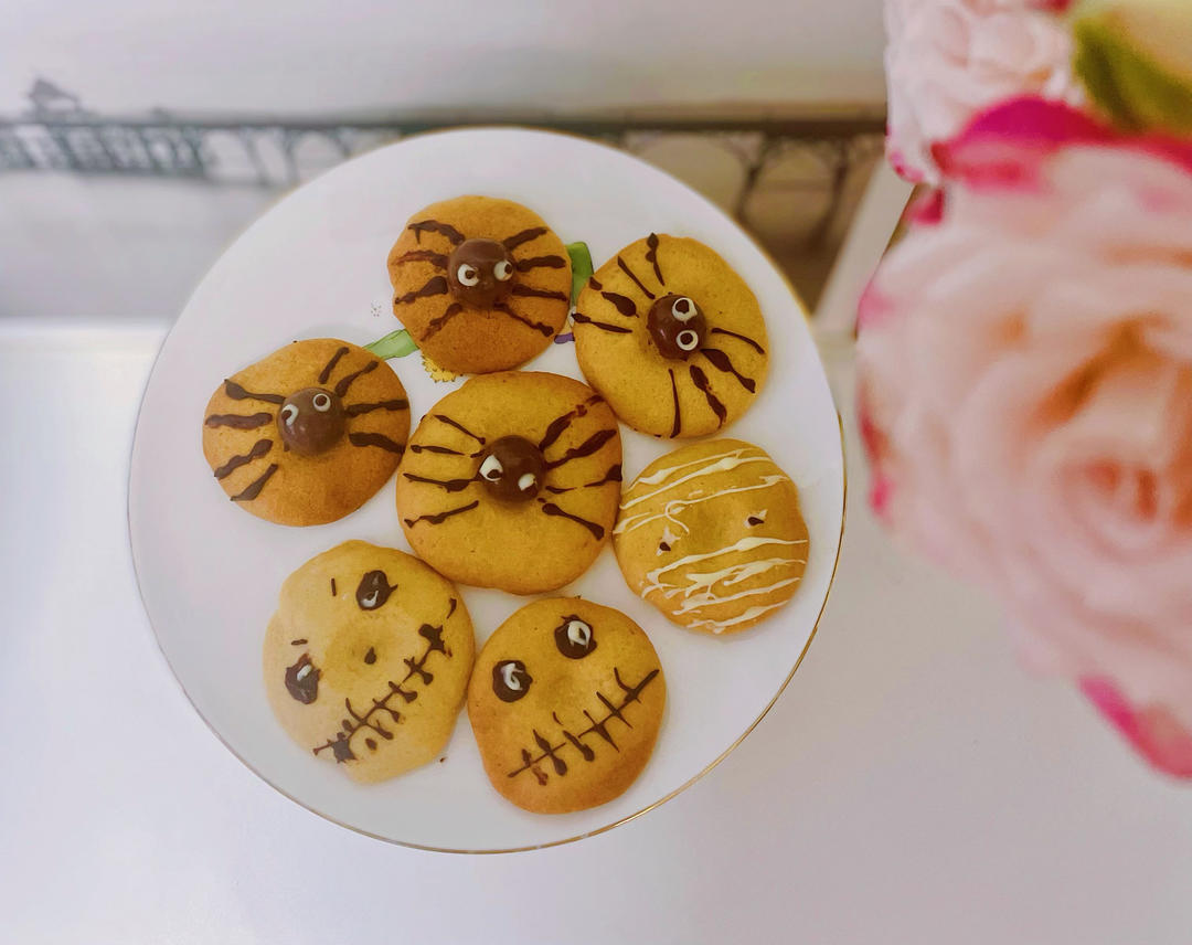 万圣节蜘蛛花生酱曲奇