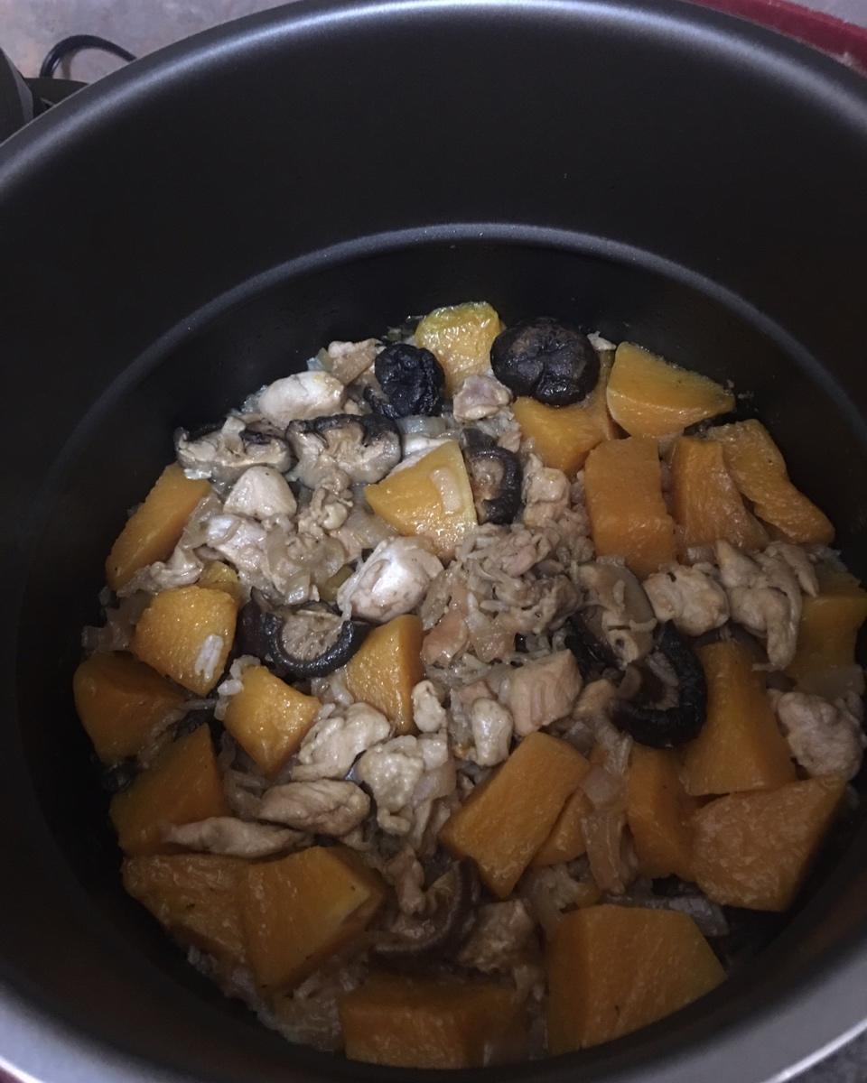 南瓜鸡腿肉饭