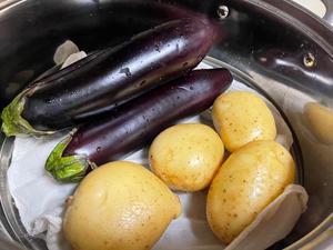 东北夏日套餐【土豆茄子+高粱米水饭】的做法 步骤2