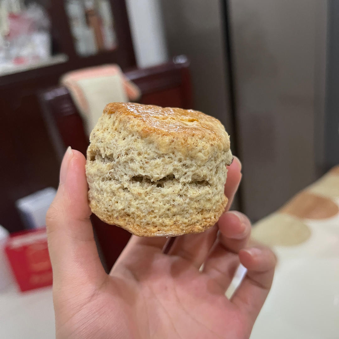 复刻英国女王私人御厨的经典司康：加映Cream Tea 经典吃法 & 如何做出松软內里、酥脆边缘的司康&司康佐醬製作