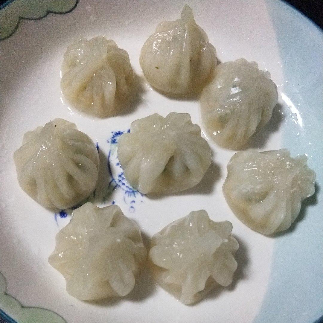 晶莹剔透的爱心花样水晶虾饺