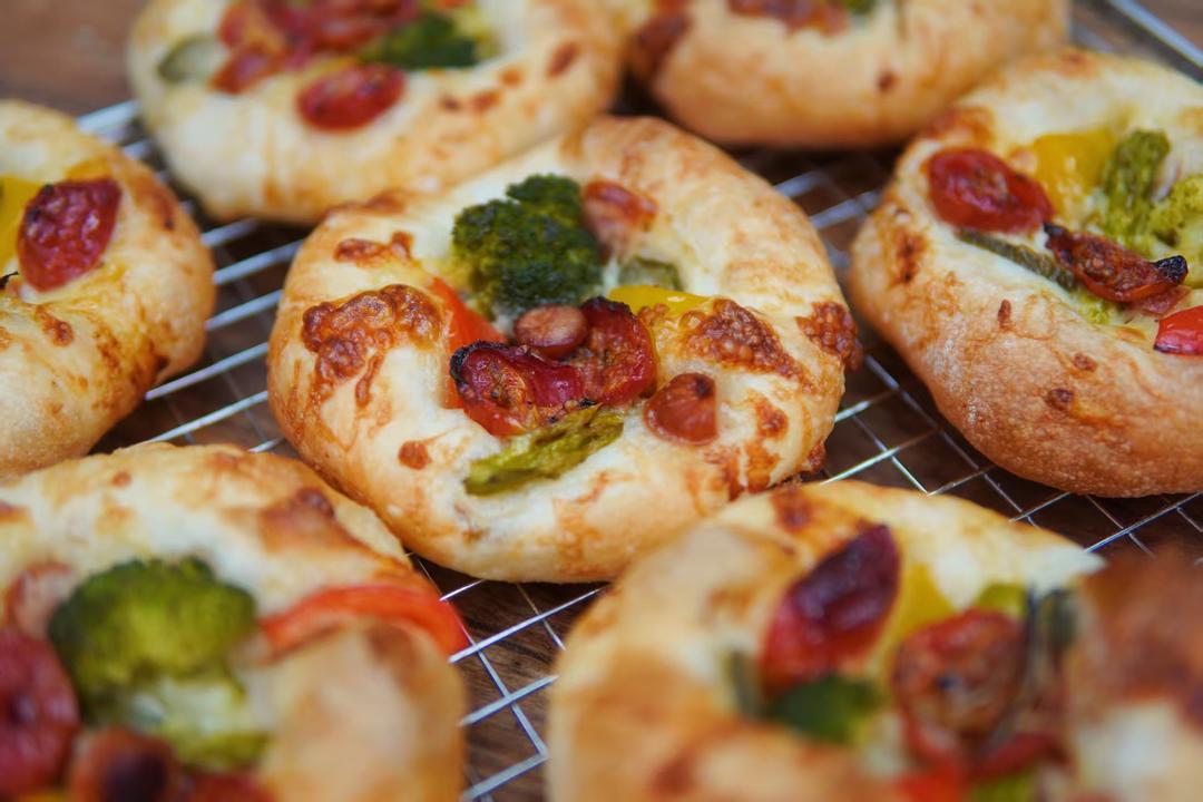 出炉连吃三个，像披萨一样的一人食佛卡夏太好吃了！