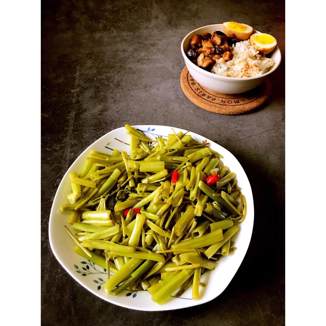 夏天连吃三大碗饭的秘密武器：酸辣空心菜梗