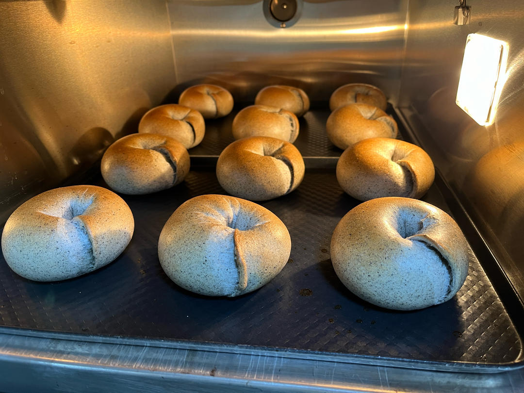 双倍黑芝麻奶酥贝果🥯一起吃养生贝果吧