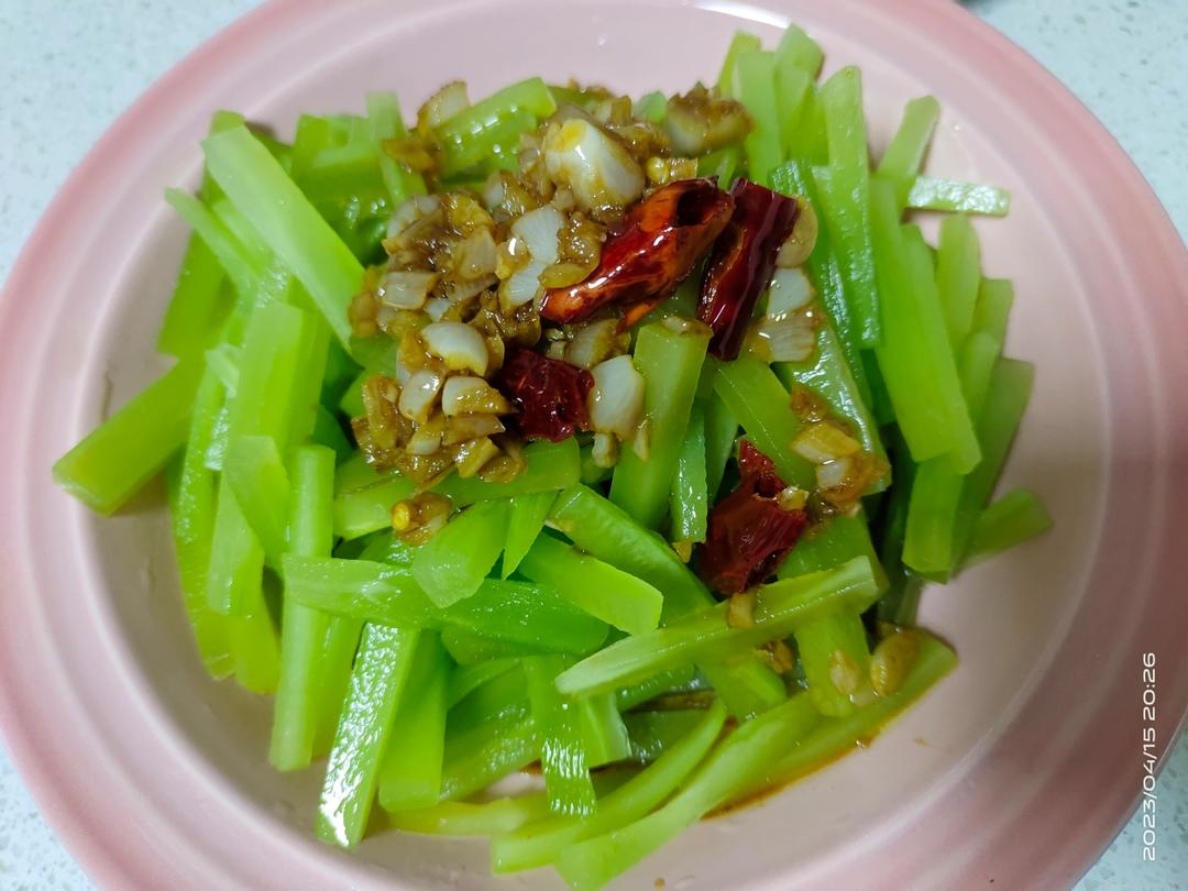 10分钟搞定的快手凉拌菜，清脆爽口的凉拌莴笋丝