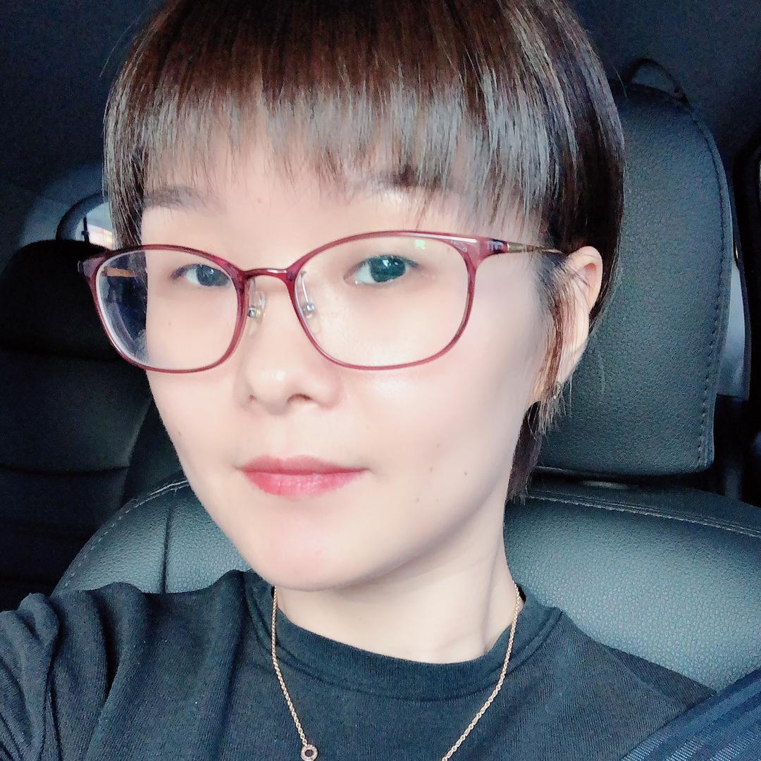 短发的昕妈