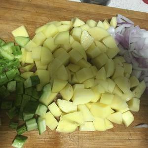 土豆鸡肉焖米饭的做法 步骤1