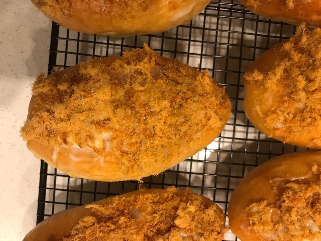 里松外松肉松面包