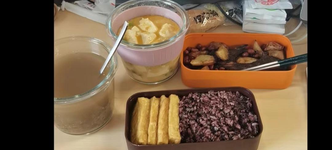 营养又鲜香的咸蛋黄豆腐煲