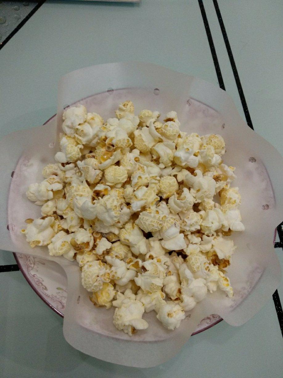 用炒锅做少油少糖香甜爆米花