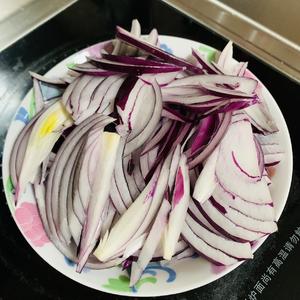 素炒紫洋葱的做法 步骤1