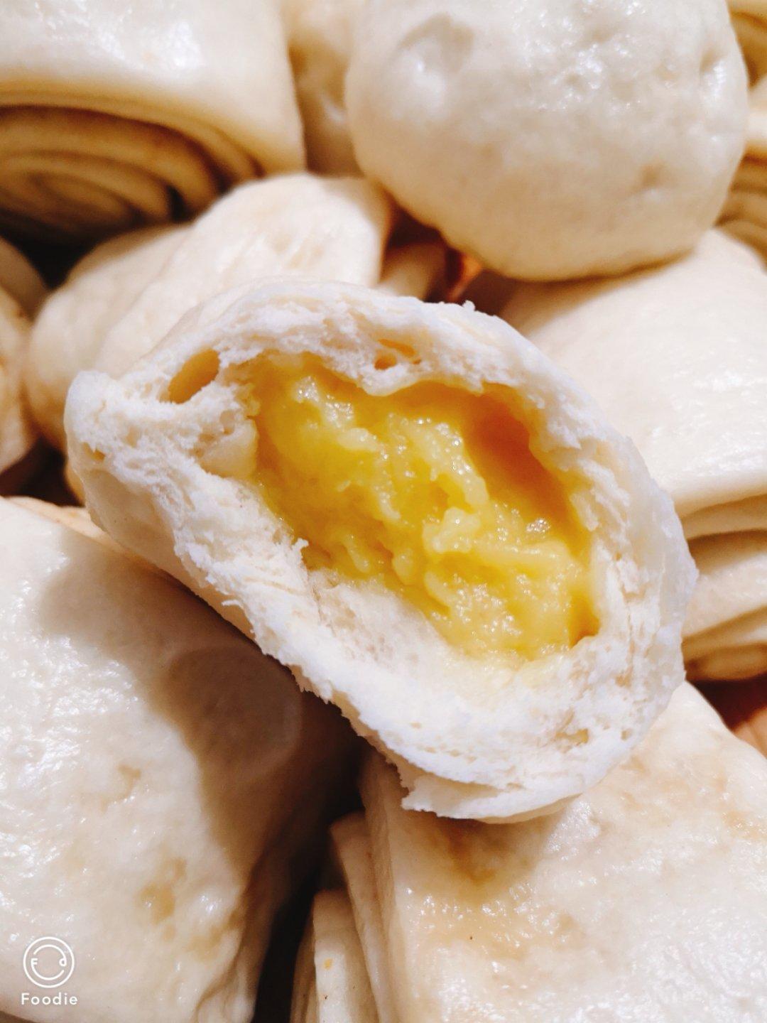 松软香甜的奶黄包，很快就可以搞定。