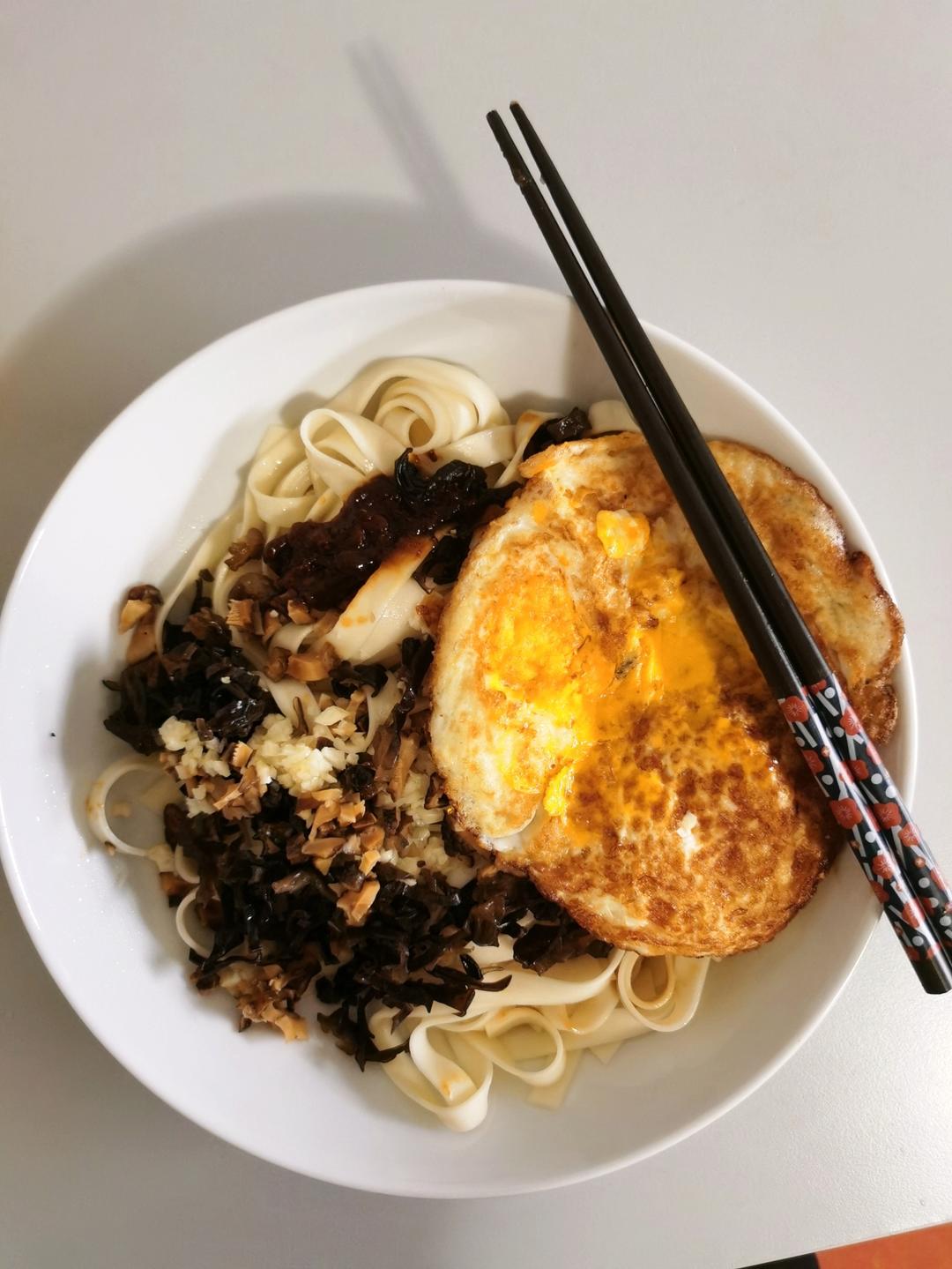 好吃的哭泣！香油蒜泥拌面🍜