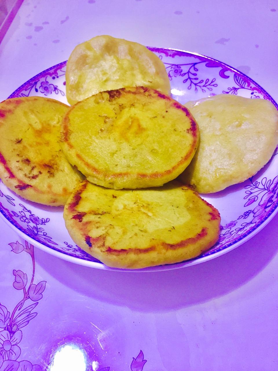 农家乐中的锅贴饼子（玉米饼子 大饼子）