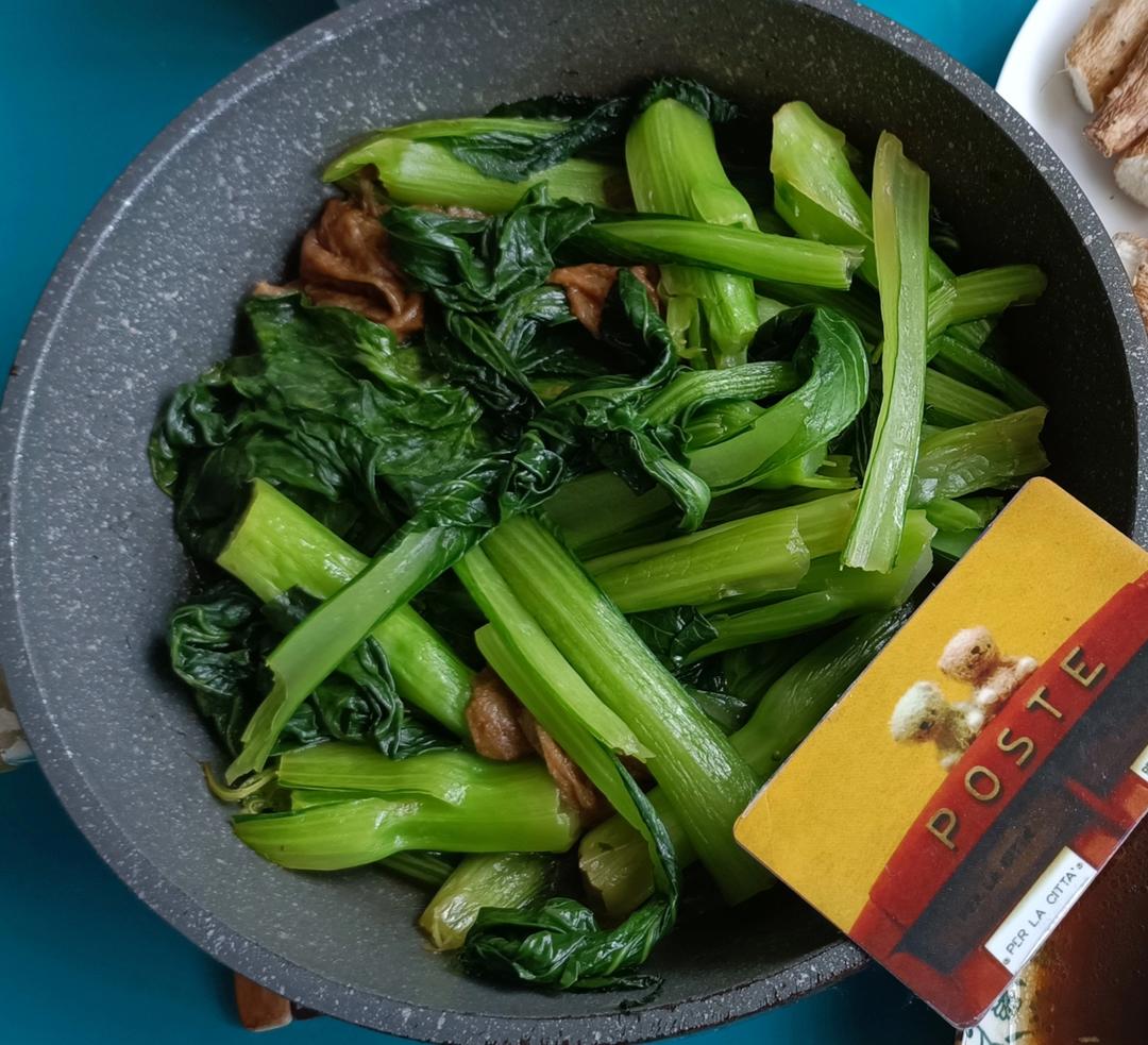 美味营养油面筋炒青菜