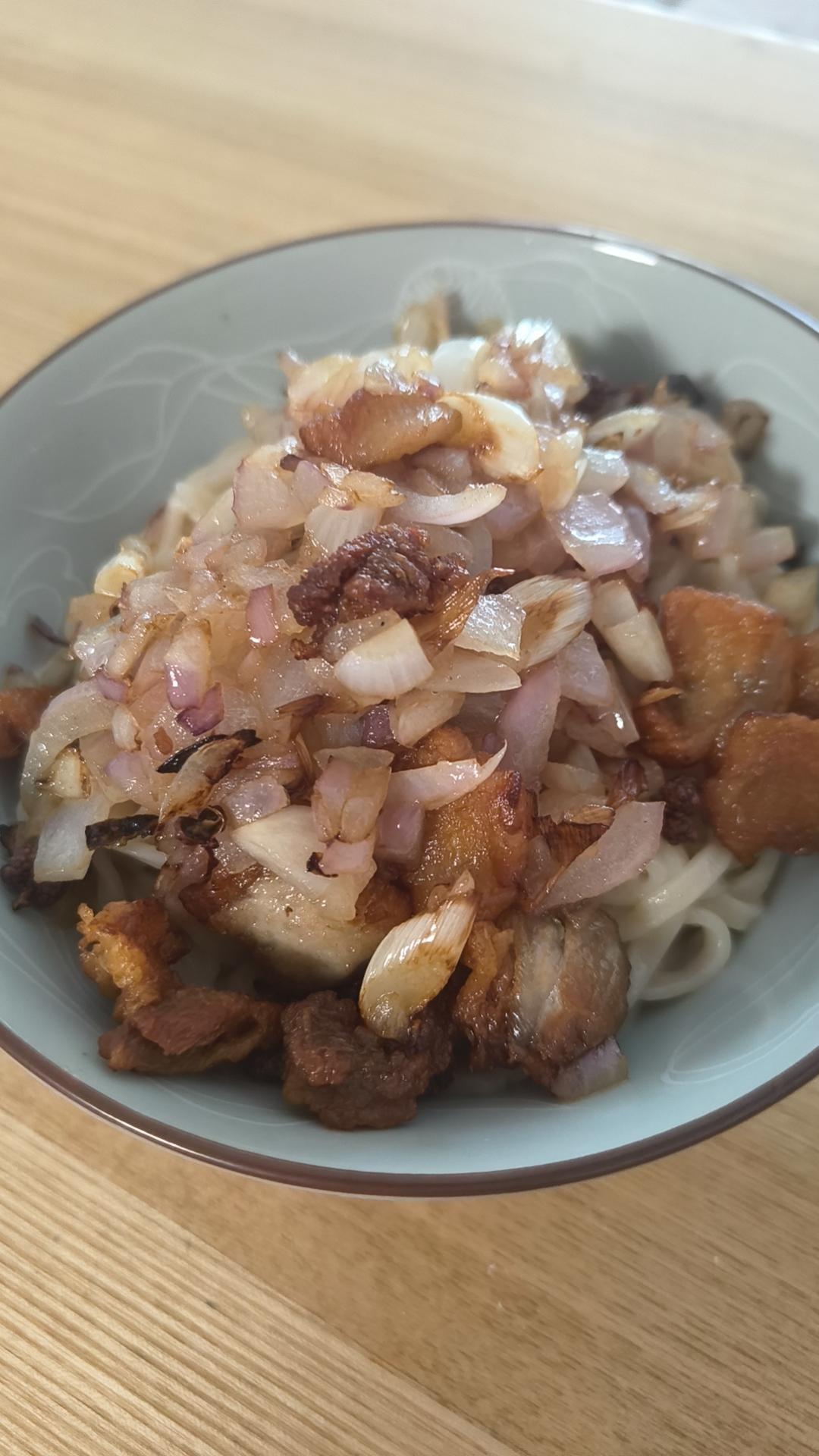 肉渣洋葱碎拌面