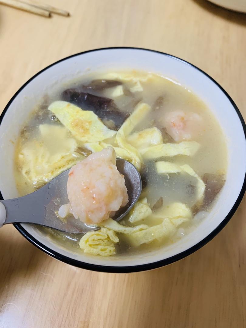 让宝宝一口就爱上的虾滑紫菜疙瘩汤