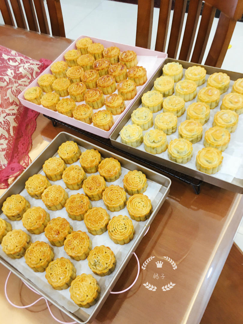 广式月饼——蛋黄莲蓉月饼