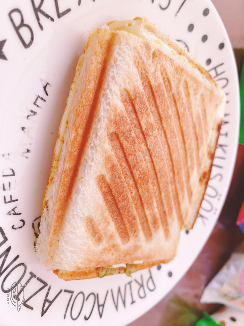 懒人工作日早餐-鸡排煎蛋三明治