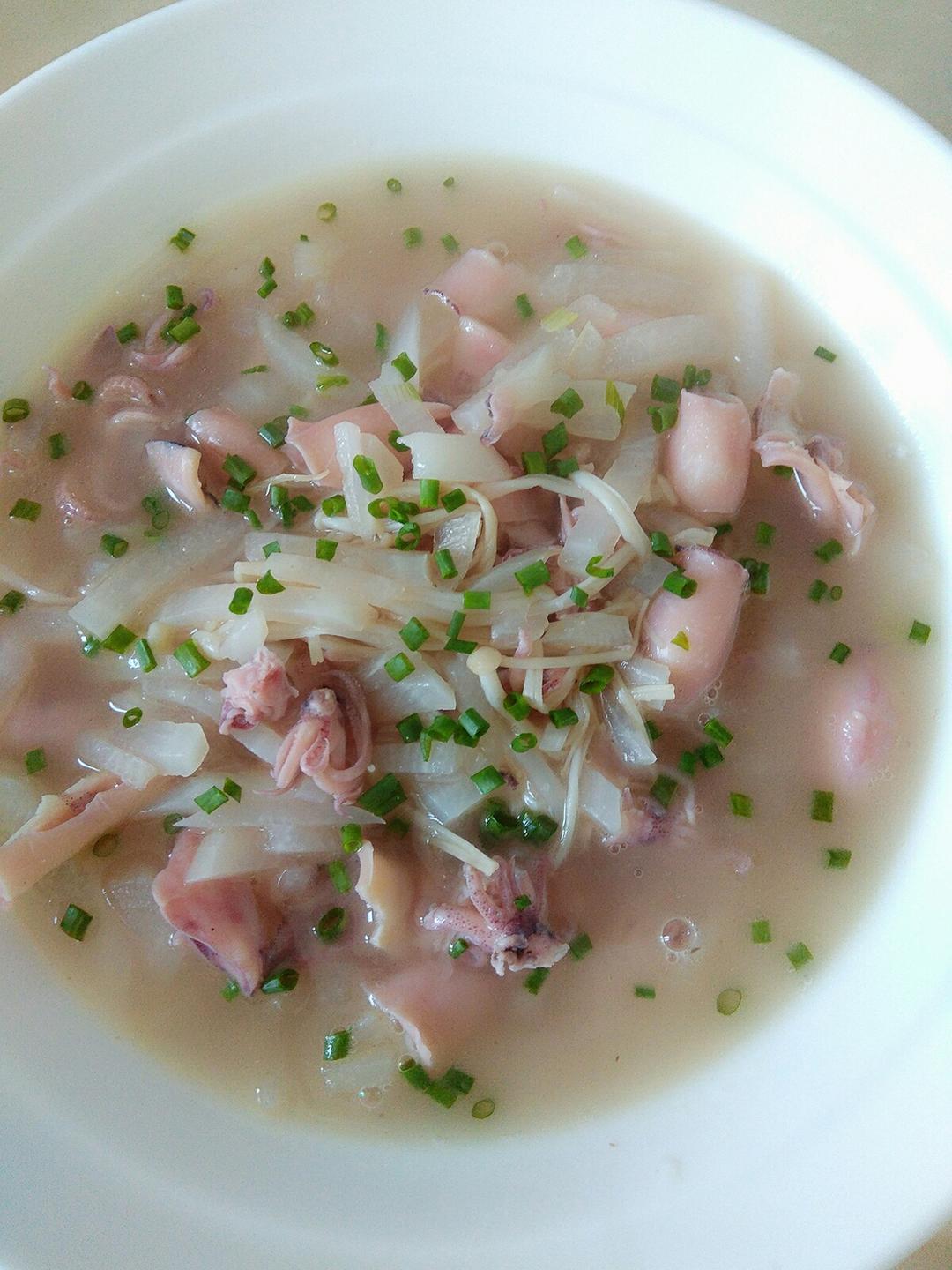 乌子萝卜金针菇汤