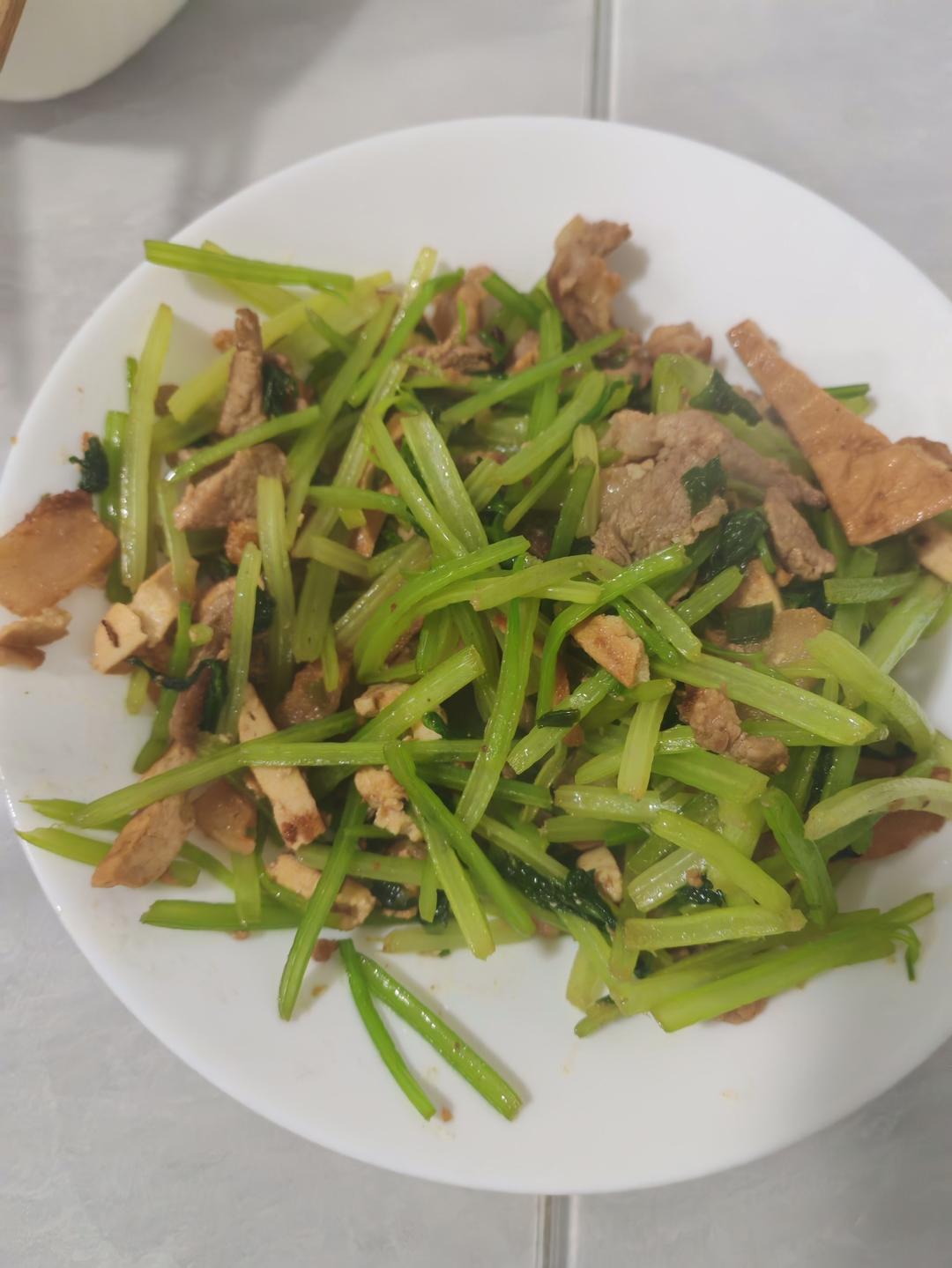 芹菜炒香干肉丝