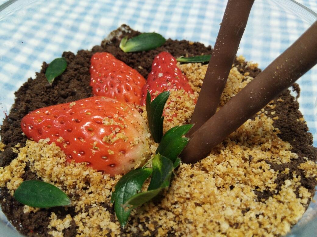 草莓酸奶盆栽的做法