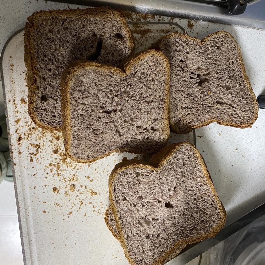 松软细腻的黑米面包（面包机版）