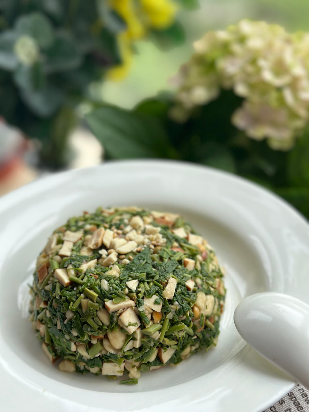 香椿拌香干花生——香脆可口的时令小菜