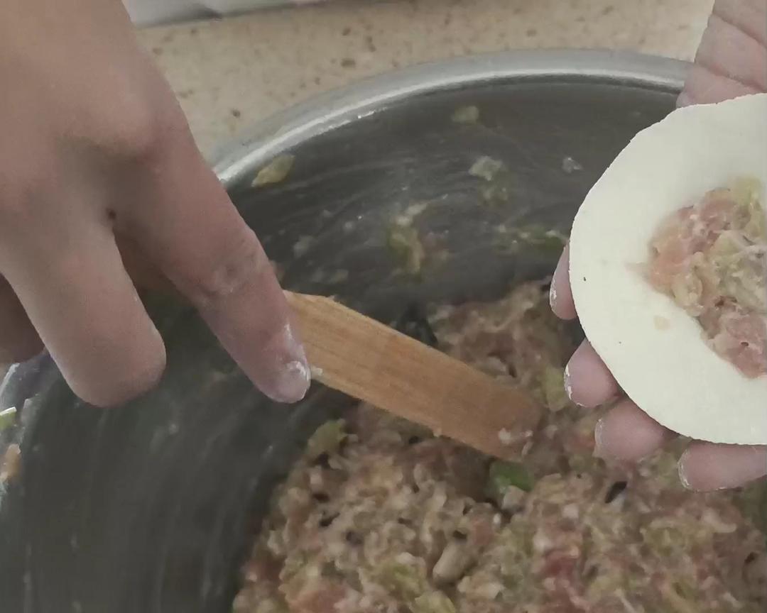 超美味的菜肉水饺的做法 步骤13