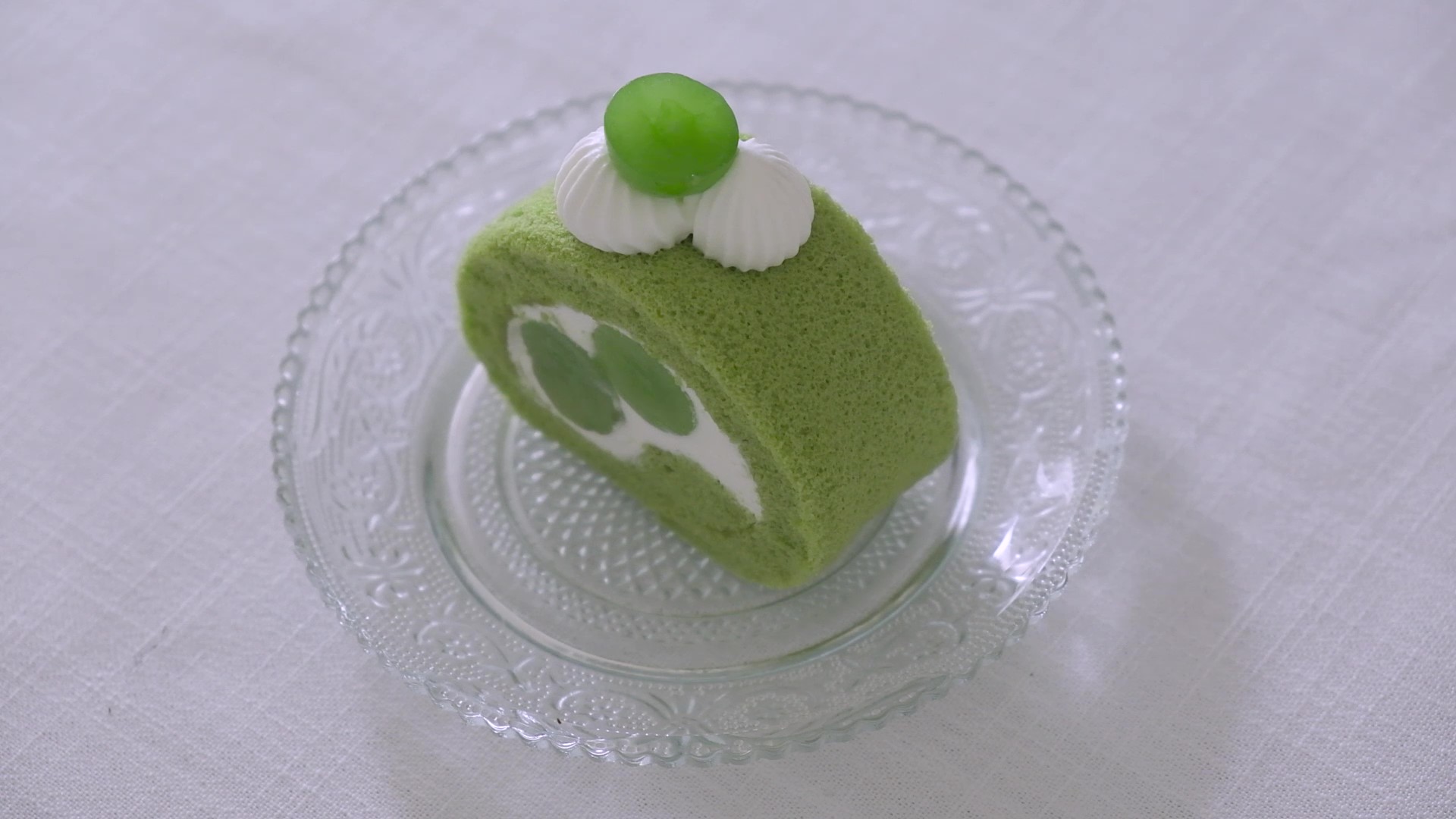 清爽绿色系--开心果青提蛋糕卷