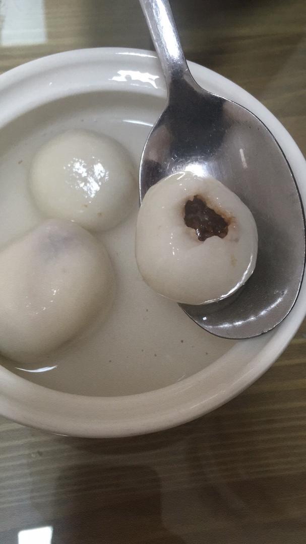 小吴同做的简单的巧克力馅汤圆做法