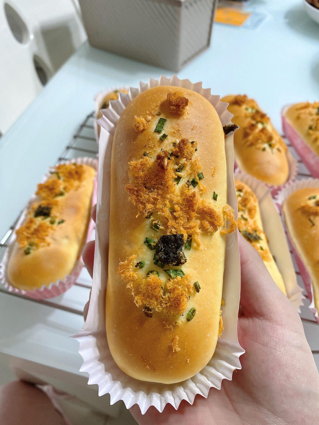 咸蛋黄肉松/香葱肉松软面包（两种口味）