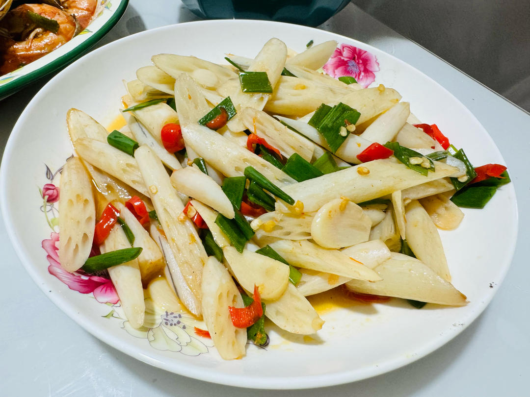 酸辣藕尖 开胃的清炒脆爽藕带