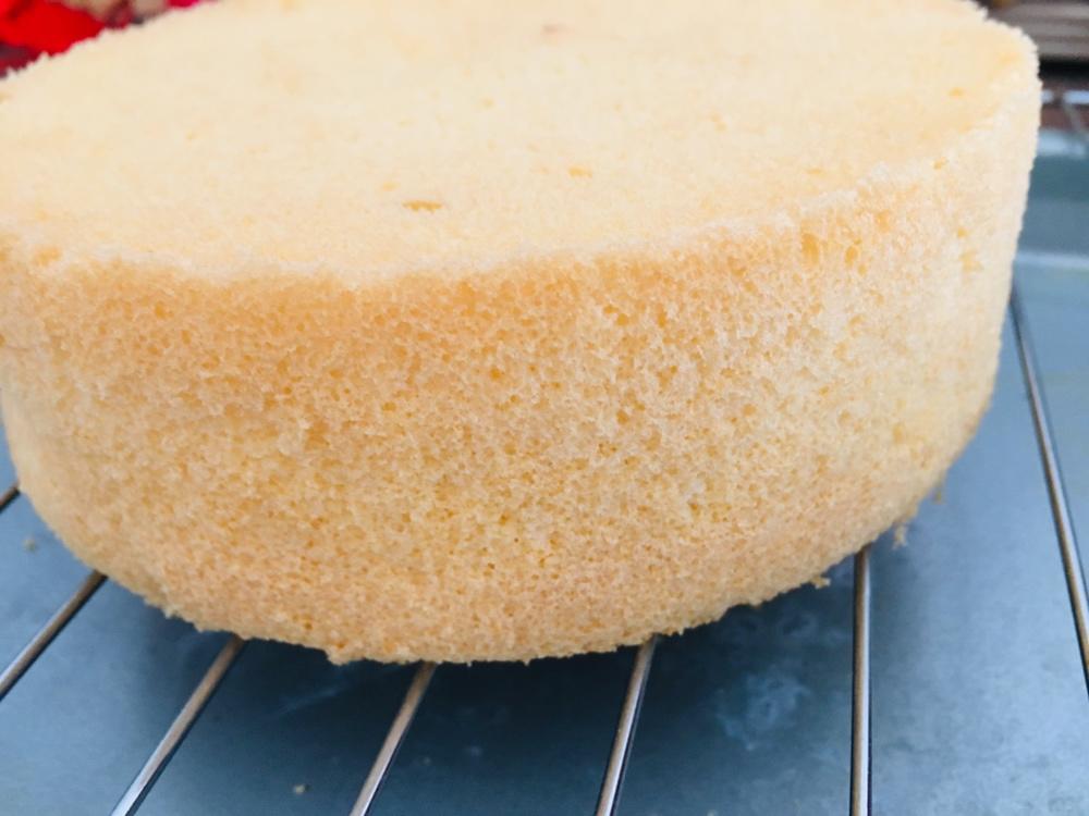 （制作时长5分钟左右）简单粗暴的做一只戚风｜视频及gif