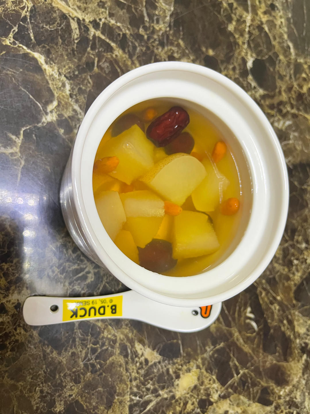 秋天必备神器——冰糖炖雪梨