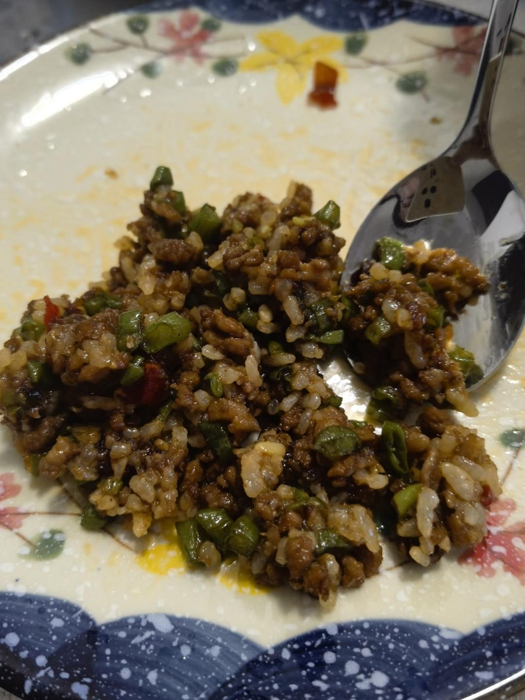 肉末豆角拌饭