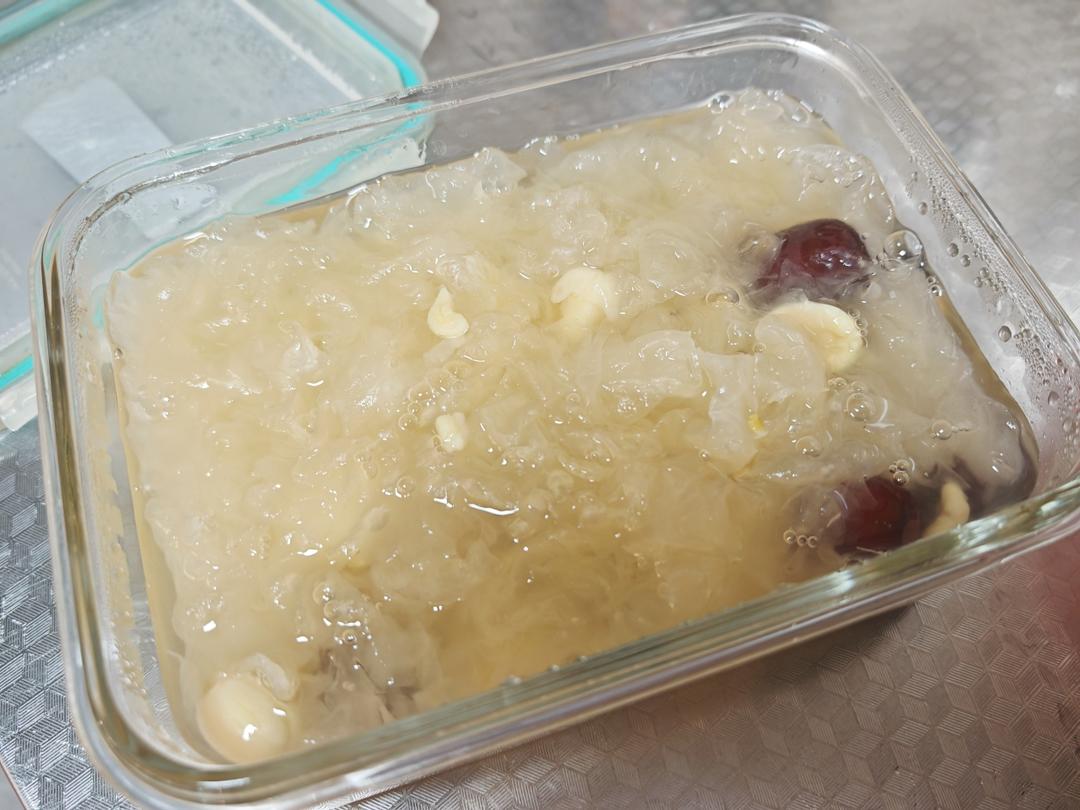 （必出胶）银耳红枣莲子之隔水炖