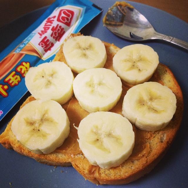 花生酱香蕉吐司的做法
