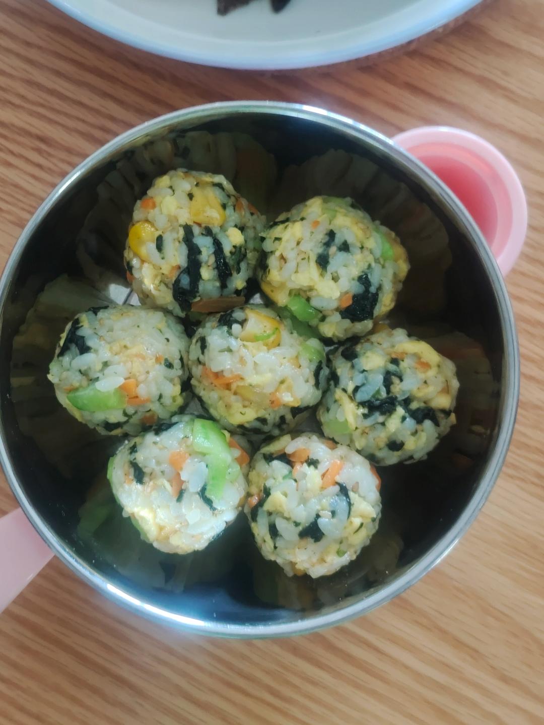 简单随意的海苔饭团