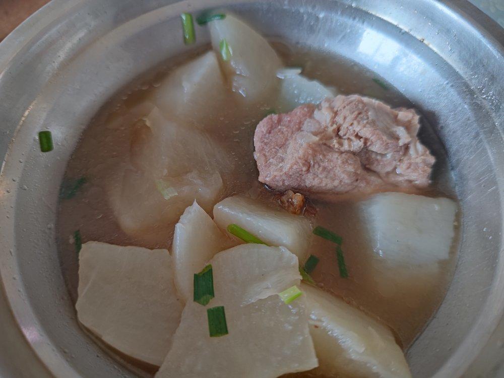 清炖排骨萝卜汤