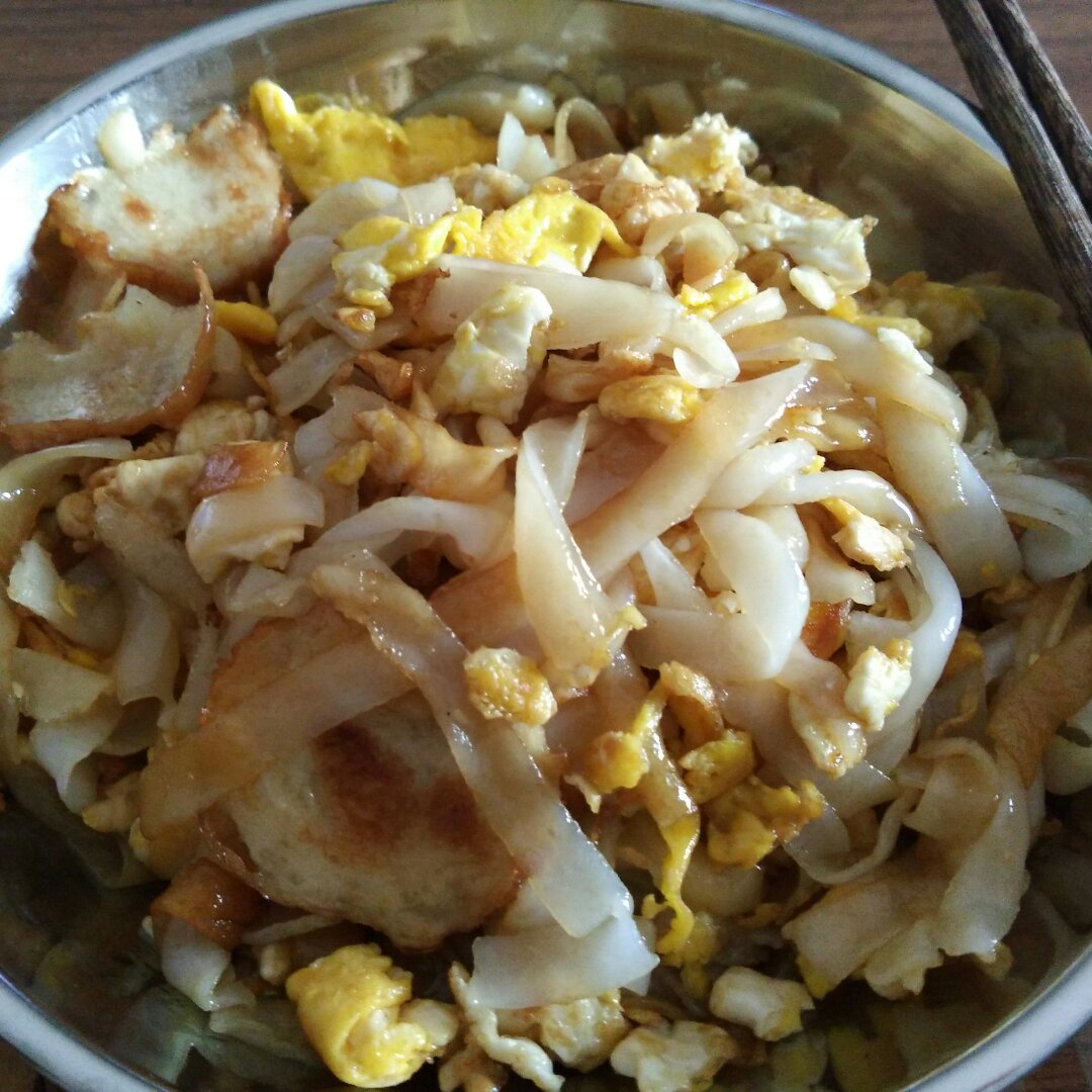 小妮子在厨房各种瞎折腾