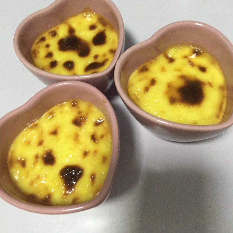 Crèmebrulée。法式烤布雷。焦糖布丁。