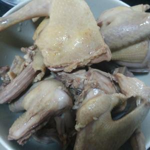 青橄榄乳鸽汤的做法 步骤1